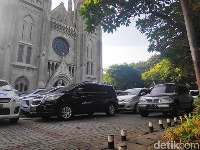 Melihat Katedral Sediakan Lahan Parkir untuk Jemaah Salat Id Masjid Istiqlal