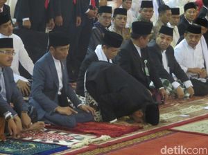 Jokowi Salat Idul Fitri di Masjid Istiqlal