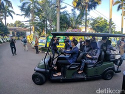 AHY-Ibas Salat Id di Masjid Al Istiqomah, SBY Tak Ikut karena Kurang Sehat