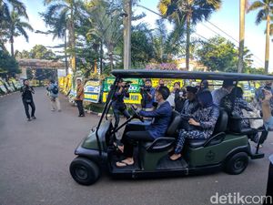 AHY-Ibas Salat Id di Masjid Al Istiqomah, SBY Tak Ikut karena Kurang Sehat AHY-Ibas Salat Id di Masjid Al Istiqomah, SBY Tak Ikut karena Kurang Sehat