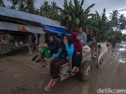 Korban Banjir Sigi Sulteng Rayakan Lebaran di Tenda Pengungsian