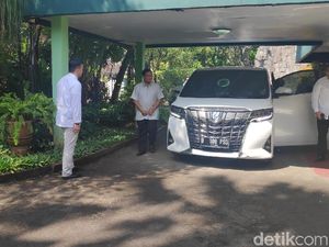 Lebaran ke Cendana, Prabowo Disambut Tutut Soeharto Lebaran ke Cendana, Prabowo Disambut Tutut Soeharto