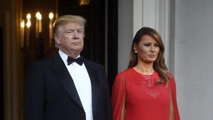 Momen Stylish Melania Trump di Inggris Berlanjut dengan Kaftan Rp 100 Juta