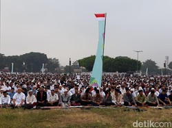 Sultan HB X dan Warga Yogya Salat idul Fitri di Alun-alun Utara