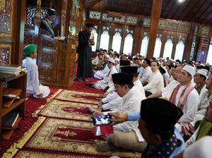 Salat Id di Hambalang, Prabowo Santuni Anak Yatim