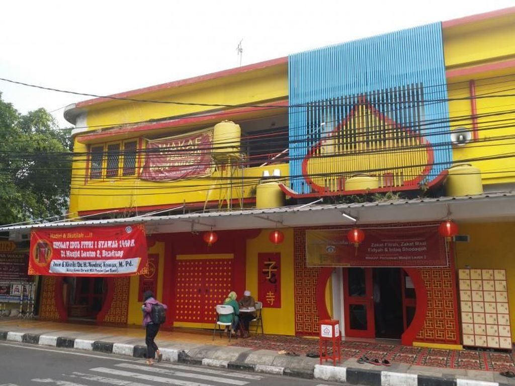 Wisata Religi Berbalut Akulturasi: Masjid Lautze 2 Wisata Religi Berbalut Akulturasi: Masjid Lautze 2