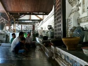 Makam Sunan Gunung Jati Cirebon Ditutup Sementara Makam Sunan Gunung Jati Cirebon Ditutup Sementara