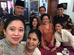 Momen Akrab Wefie Puan-Mega Bareng AHY-Ibas