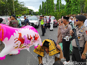 Kisah Polisi yang Tak Ikut Salat Id Demi Jaga Kendaraan Jemaah