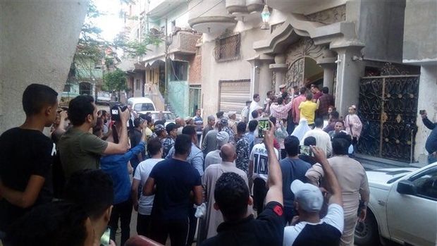 Susana di depan rumah Mohamed Salah.