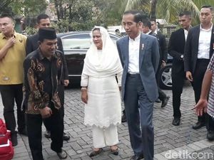 Mudik, Jokowi Bagikan 4 Ribu Paket Sembako ke Warga Solo
