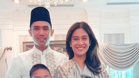 Foto: Intip Seragam Stylish Keluarga Artis di Lebaran 2019