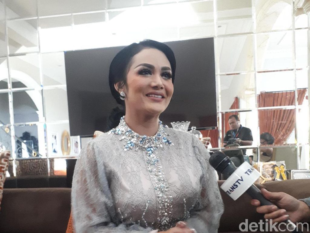 Tak Hadiri Ultah Azriel, Krisdayanti Janjikan Dinner Tak Hadiri Ultah Azriel, Krisdayanti Janjikan Dinner
