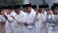 Perry Warjiyo, Agus Marto dan Boediono Salat Id di Gedung BI