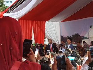 Akan Mudik ke Solo, Jokowi Temui Warga yang Antre Open House di Monas Akan Mudik ke Solo, Jokowi Temui Warga yang Antre Open House di Monas