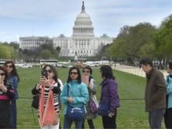 China Keluarkan Larangan Perjalanan ke AS Bagi Warganya