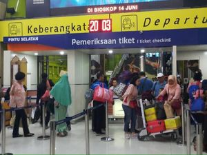 21 Ribu Penumpang Berangkat Mudik dari Gambir di H+2 Lebaran 21 Ribu Penumpang Berangkat Mudik dari Gambir di H+2 Lebaran