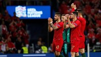Portugal mengucapkan terima kasih kepada para fans. Mereka lolos ke final UEFA Nations League, menunggu pemenang Belanda vs Inggris. (Foto: Susana Vera/Reuters)