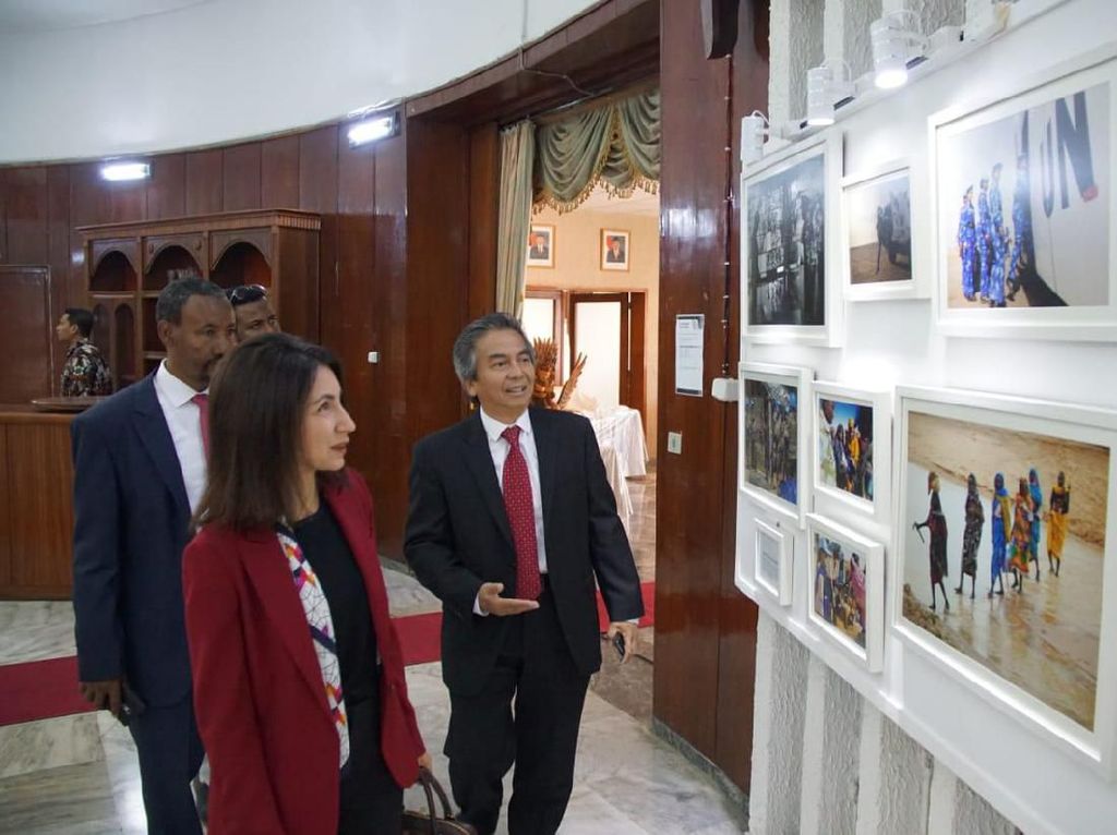 Pameran Foto Pasukan Perdamaian RI Meriahkan Lebaran di KBRI Addis Ababa Pameran Foto Pasukan Perdamaian RI Meriahkan Lebaran di KBRI Addis Ababa