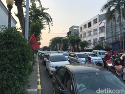 Ramai Pengunjung, Lalin di Kawasan Kota Tua Sore Ini Padat
