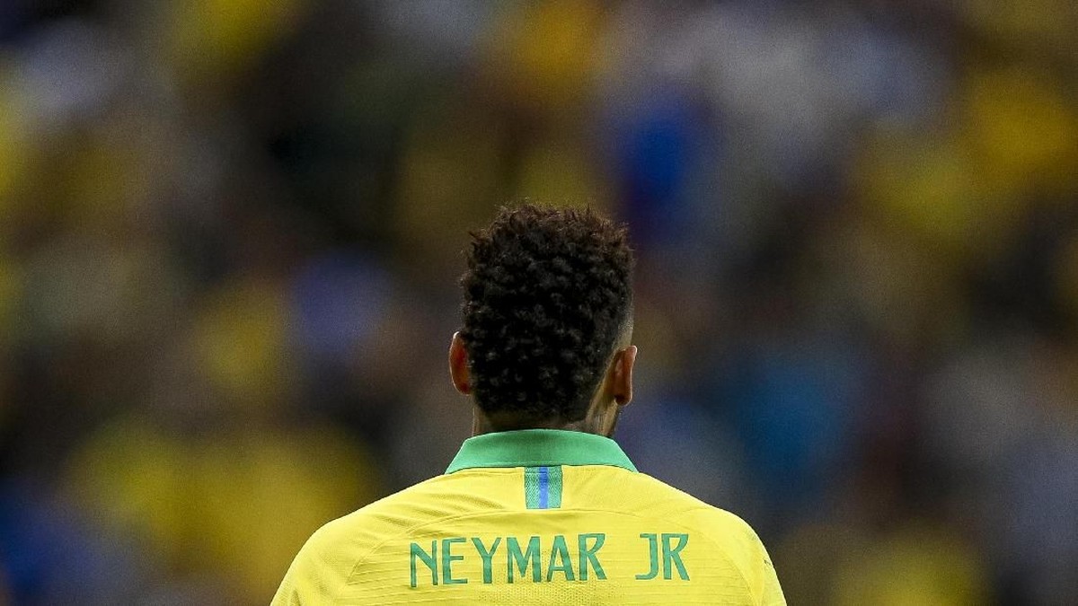 Neymar harus absen di Copa America 2019 akibat cedera pergelangan kaki di laga persahabatan melawan Qatar, Kamis (6/6/2019). (Foto: Buda Mendes/Getty Images)
