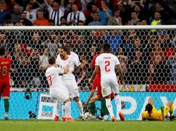 Swiss sempat menyela satu gol. Ricardo Rodriquez mencatatkan namanya pada menit ke-57 via tendangan penalti. (Foto: Susana Vera/Reuters)