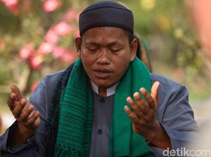 Bacaan Doa Setelah Sholat 5 Waktu Lengkap dan Artinya