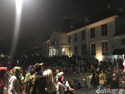 Makin Malam, Kawasan Kota Tua Makin Dipadati Wisatawan