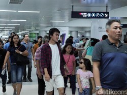 Jakarta Sepi, yang Naik MRT Tetap Banyak Nggak?