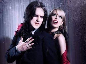 Foto: Pasangan Vampir di Dunia Nyata, Minum Darah untuk Bertahan Hidup Foto: Pasangan Vampir di Dunia Nyata, Minum Darah untuk Bertahan Hidup