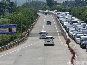 Tol dan Jalur Arteri Jombang Padat, Antrean Kendaraan Hingga 2 Kilometer