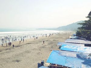 2 WNA Yaman Nyaris Tenggelam di Pantai Palabuhanratu Sukabumi 2 WNA Yaman Nyaris Tenggelam di Pantai Palabuhanratu Sukabumi