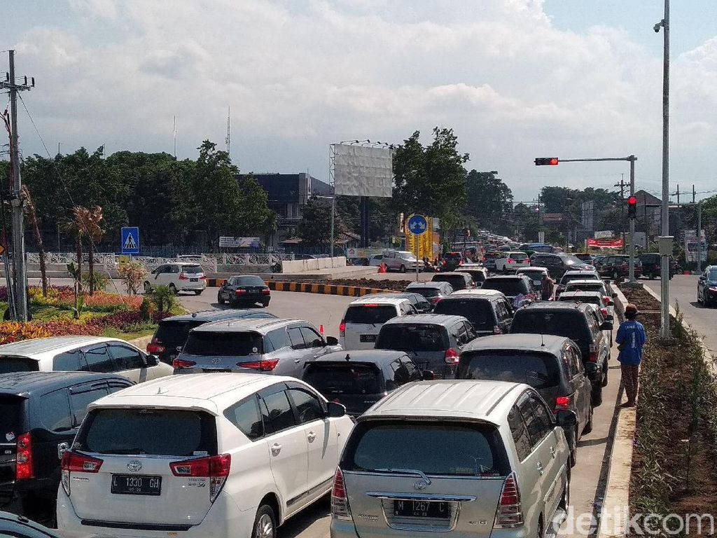 H+1 Lebaran, 2 Ribu Kendaraan Keluar dari Exit Tol Singosari H+1 Lebaran, 2 Ribu Kendaraan Keluar dari Exit Tol Singosari