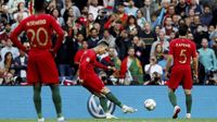 Cristiano Ronaldo cetak hattrick ke gawang Swiss.
