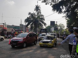 Ramai Warga Berlibur Lebaran, Lalin ke Pintu Masuk Ragunan Padat