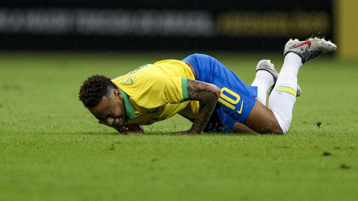Neymar kemungkinan absen lawan Bolivia karena cedera punggung (Buda Mendes/Getty Images)