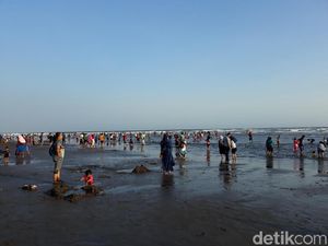 Menguak Mitos Larangan Pakai Baju Warna Hijau di Pantai Selatan Menguak Mitos Larangan Pakai Baju Warna Hijau di Pantai Selatan