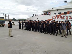 Brimob Dikerahkan Cegah Bentrok Susulan yang Hanguskan 87 Rumah di Buton