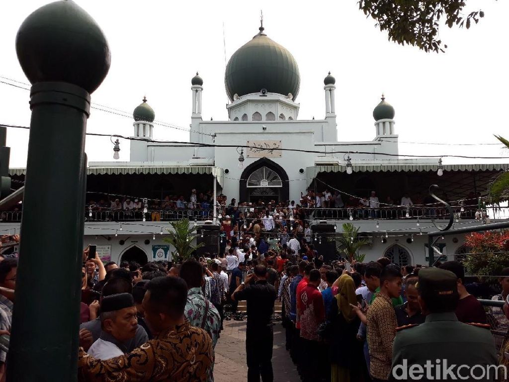 Mengenal Masjid Syuhada Lokasi Jokowi Jumatan Peninggalan Sukarno Mengenal Masjid Syuhada Lokasi Jokowi Jumatan Peninggalan Sukarno