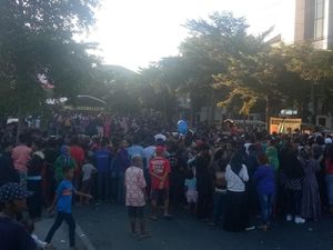 Warga Mulai Antre Hadiri Open House JK di Makassar Warga Mulai Antre Hadiri Open House JK di Makassar