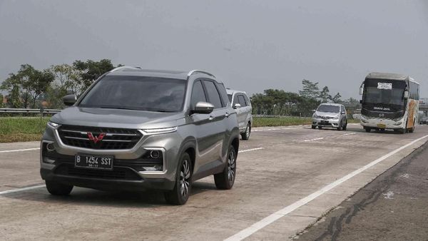 Wuling Almaz Menerobos Trans Jawa