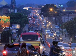 Nagreg Macet, Kakorlantas: Pemudik Berbaur dengan Arus Balik-Warga Berlibur Nagreg Macet, Kakorlantas: Pemudik Berbaur dengan Arus Balik-Warga Berlibur