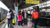 Arus Balik Sudah Terasa di Stasiun Senen