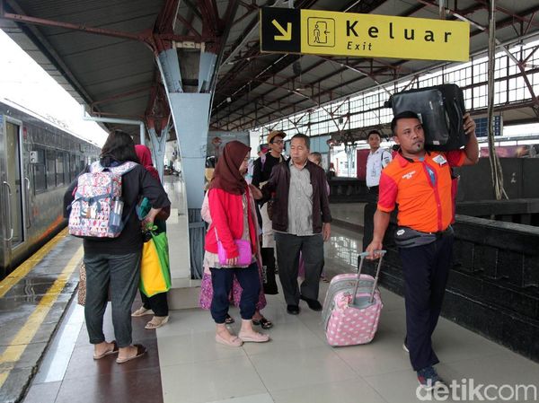 Arus Balik Sudah Terasa di Stasiun Senen