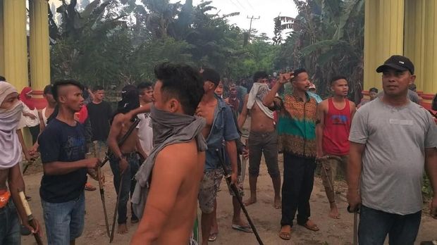 Bentrok Warga di Buton, Satu Meninggal Puluhan Rumah Dibakar