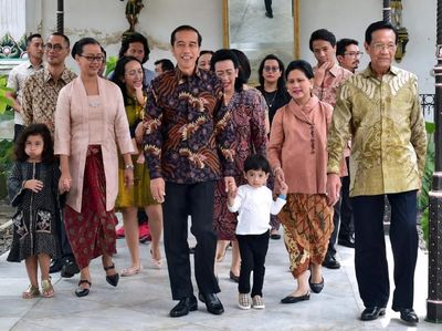 Tingkah Menggemaskan Jan Ethes Ikut Jokowi Silaturahmi ke Keraton Yogya
