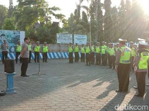 Tim Pengurai Diterjunkan Antisipasi Macet di Exit Gerbang Tol Probolinggo Tim Pengurai Diterjunkan Antisipasi Macet di Exit Gerbang Tol Probolinggo