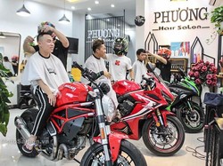 Ducati sampai Kawasaki Ninja Jadi Tempat Duduk Pangkas Rambut