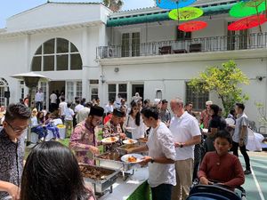 Cerianya WNI di LA Bisa Nikmati Santapan Khas Lebaran di KJRI