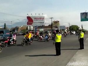 Lalu Lintas Jalur Nasional dan Tol di Pasuruan Ramai Lancar Lalu Lintas Jalur Nasional dan Tol di Pasuruan Ramai Lancar